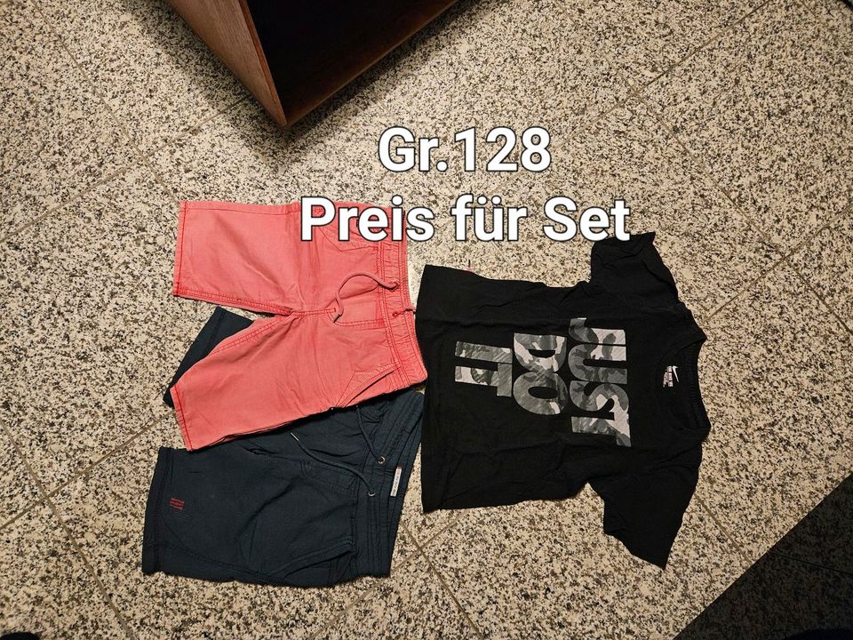 Trikot Set Nike Shirt und 2 kurze blue Rebel Hosen Gr. 128 in Oelsnitz/Erzgeb.