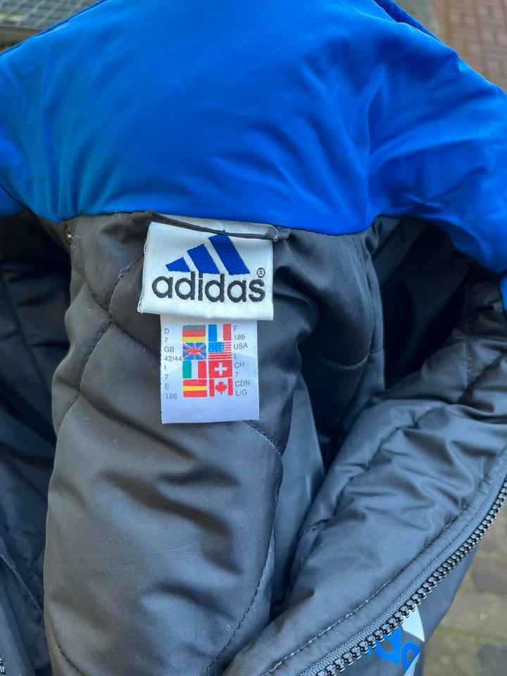 Adidas Regenjacke in Celle