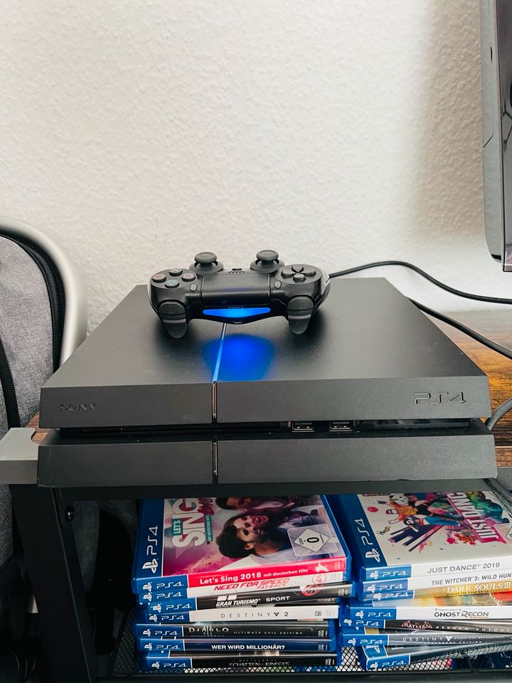 PS4 mit 1 Controller und 2 Spiele in Berlin