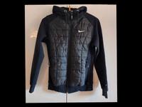 Nike Sport Jacke Laufjacke gesteppt dunkel blau Größe S wie NEU Niedersachsen - Leer (Ostfriesland) Vorschau