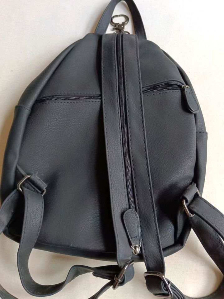 Schwarzer Rucksack in Köln