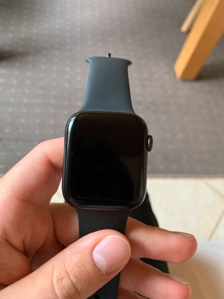 Apple Watch 5 (44mm) in München