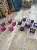 Glaskaraffe mit 6 lila und 5 rosa Gläser Hessen - Marburg Vorschau