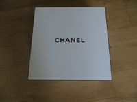 Chanel Karton Verpackung Paris 27x27 Neu Nordrhein-Westfalen - Brilon Vorschau