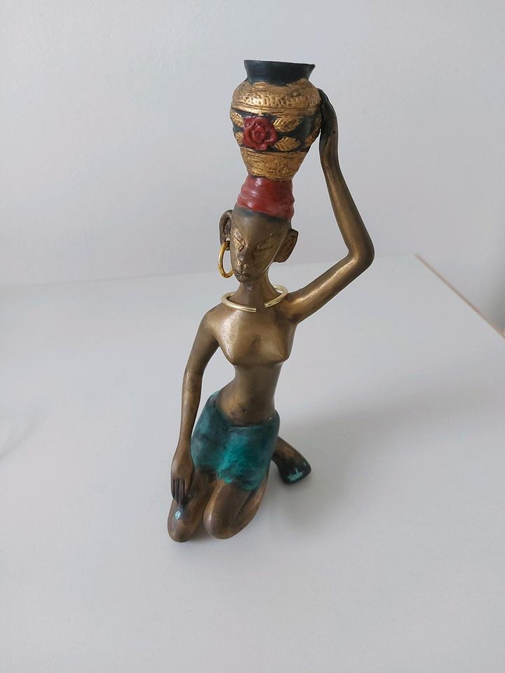 Afrikanische Wasserträger Figur Bronze in Nidderau