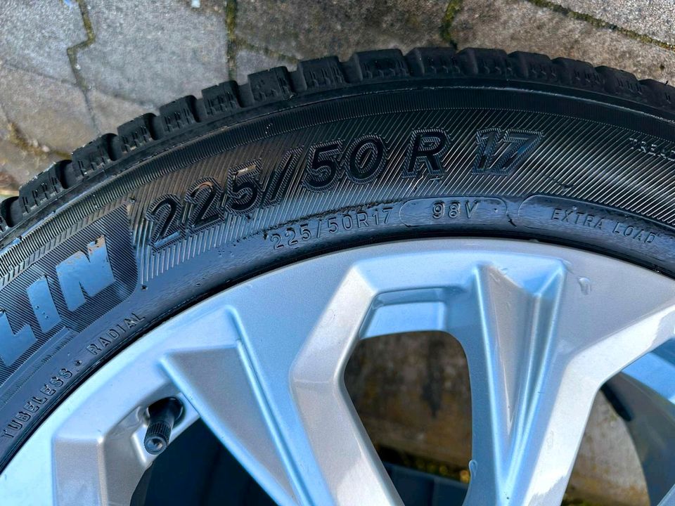 AUDI 17 ZOLL ALU FELGEN MIT MICHELIN GANZJAHRES REIFEN in Köln