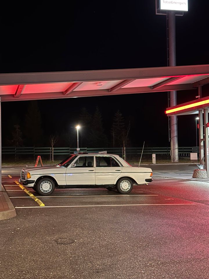 Mercedes-Benz W123 240d Automatik aus 1.Hand  H-Kennzeichen in Hüfingen