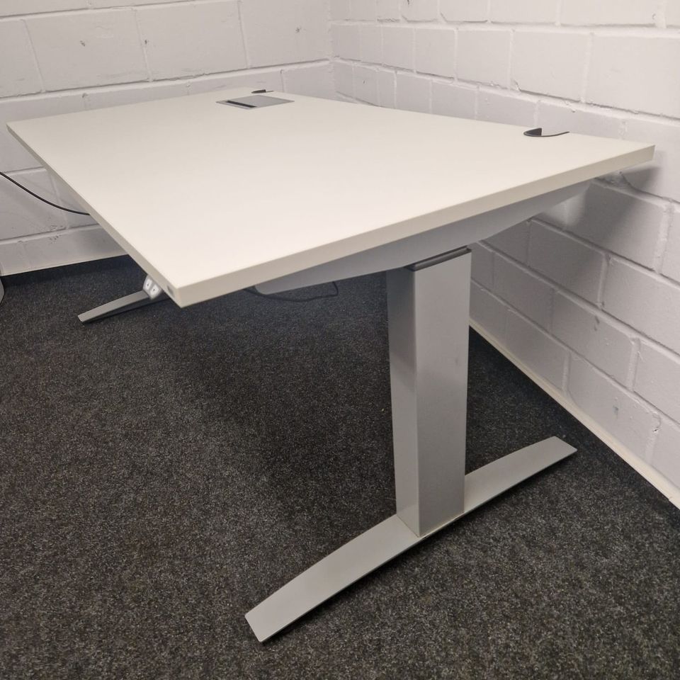 50 x elektrischer Schreibtisch / Steh Sitz Schreibtisch / Samas / Büroauflösung in Linden