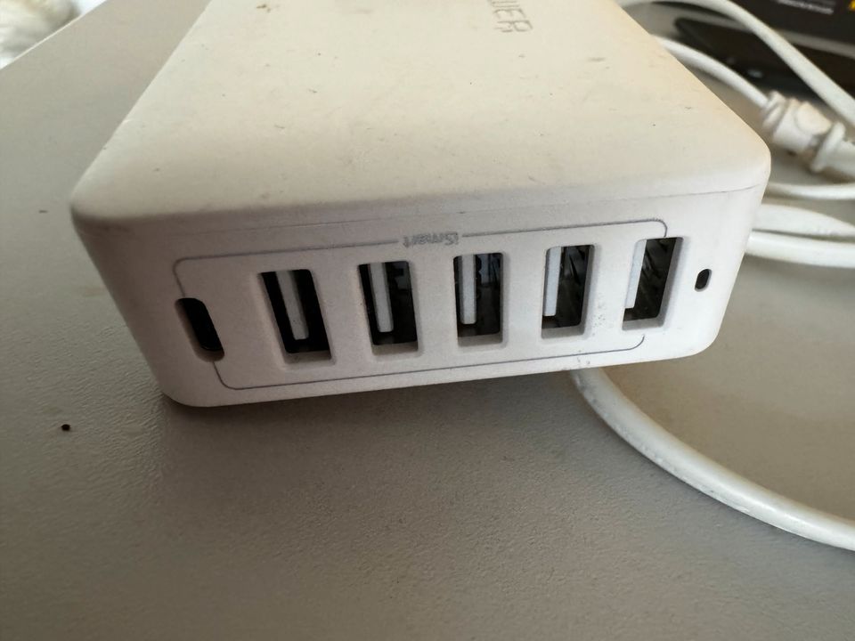 iPhone, RavPower 6-PORT USB Charger, 60W ,6-port in Frankfurt am Main