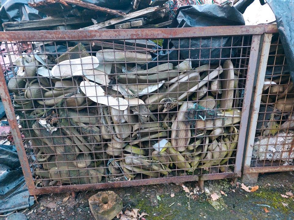 Schuhsohlen Gummi Gitterbox Schuhmacherbedarf Schuster Abfall in Creußen