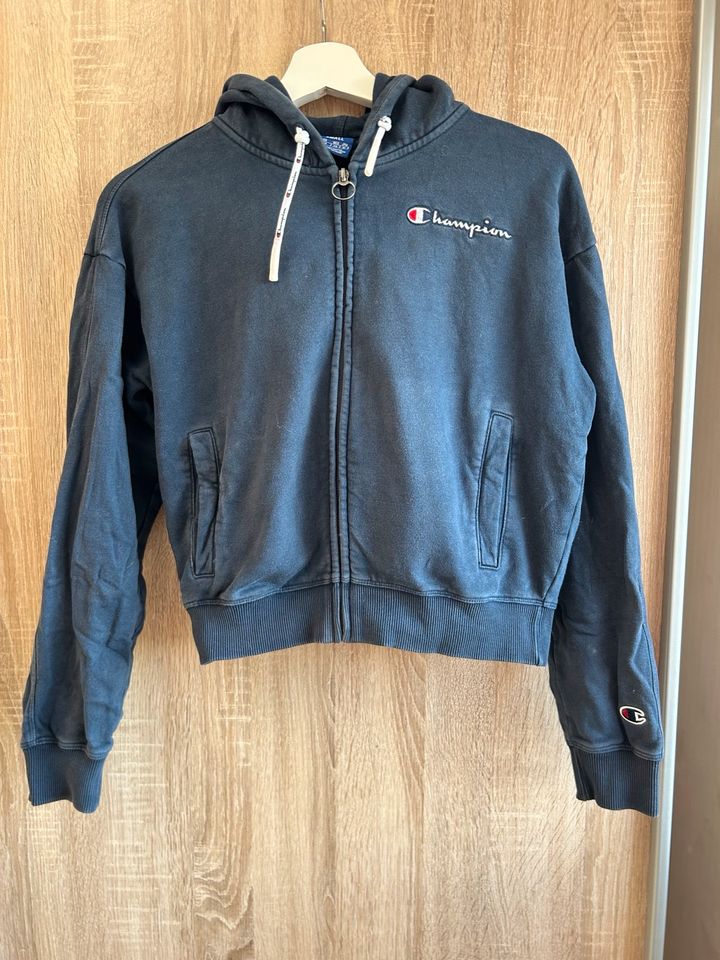 dunkelblaue Cropjacke von Champion in Größe S/36 in Rhede