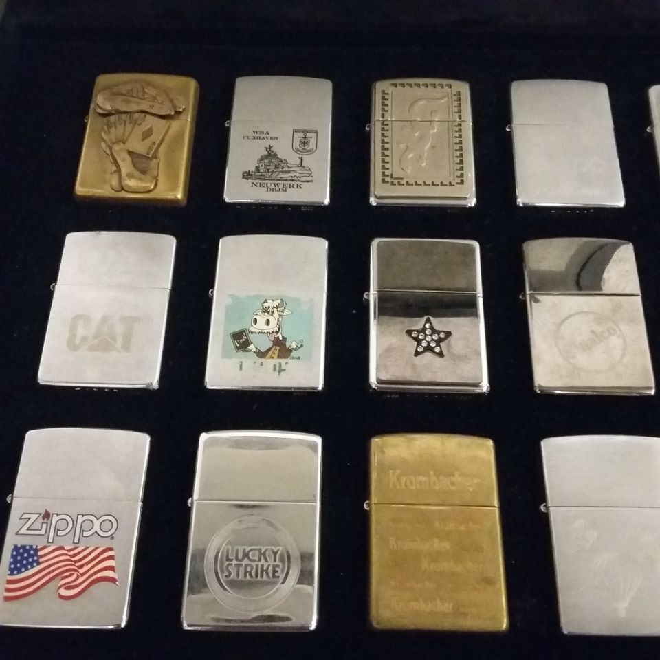 Zippo Feuerzeug Sammlung 20 Stk.u.a.Harley,Lucky etc.+Vitrine in Marl