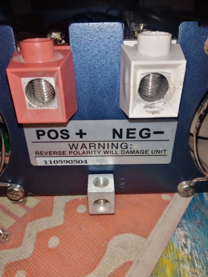 Wechselrichter / Inverter  DC 12V  AC 230V 50/60 Hz Sinus in Pegnitz