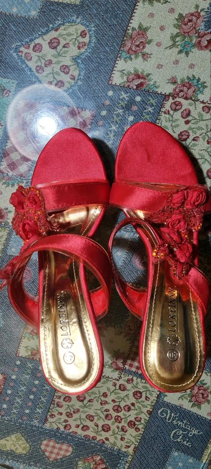 Damen Schuhe Sandalen Pumps Gr.40 Rot Gold wie neu nie getragen in Freising