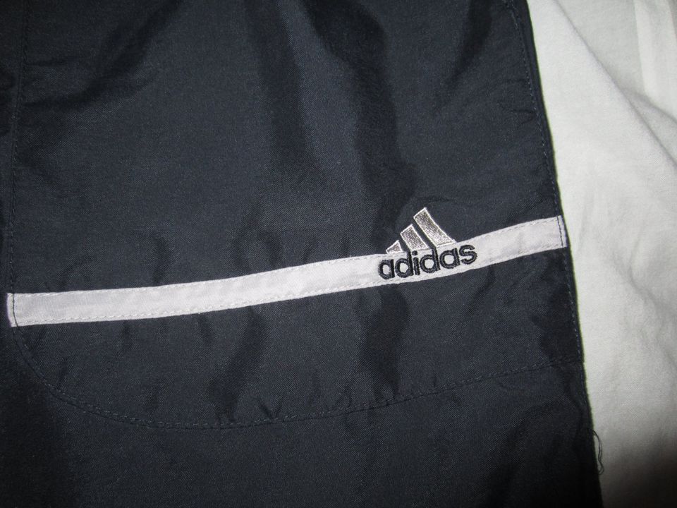 Adidas Sporthose Shorts Gr. S Schwarz leichter Stoff in Köln