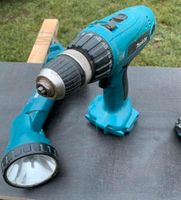 Makita Taschenlampe + Bohrmaschine + Ersatzakkus/Ladestation Hamburg-Nord - Hamburg Alsterdorf  Vorschau