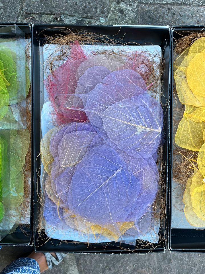 Plastikblumen und Blumenblätter echt und aus Kunststoff in Sigmarszell