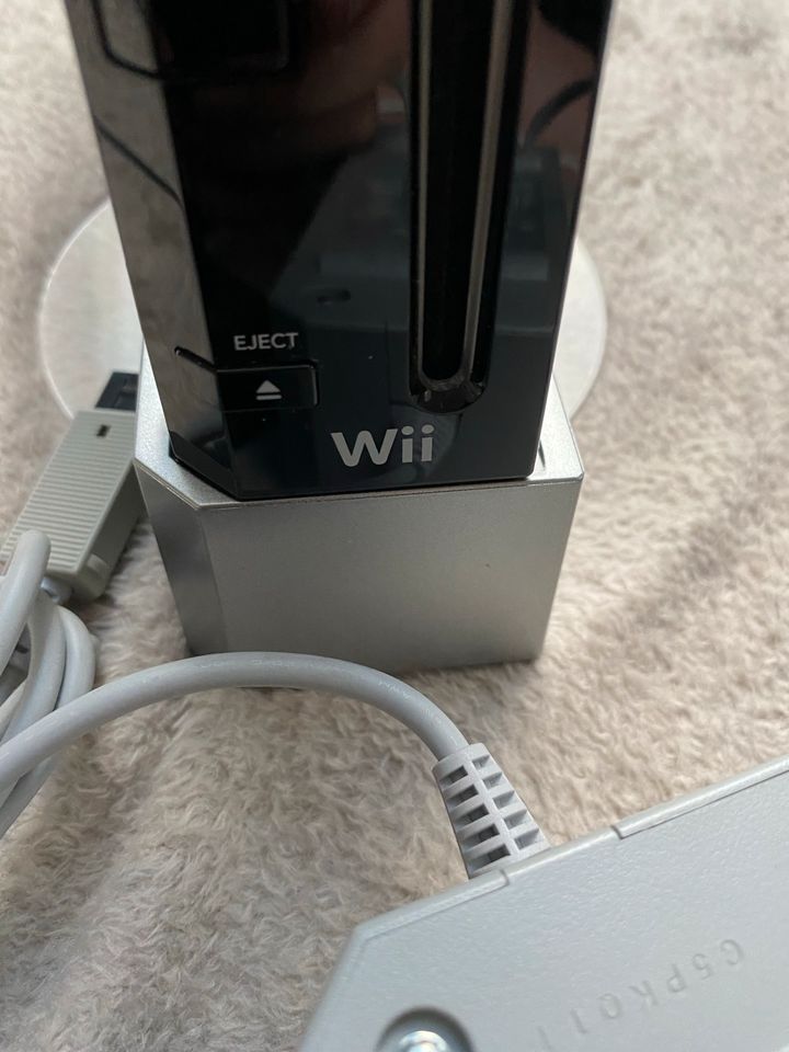 Wii schwarz top inkl Controller Nintendo top in Leipzig