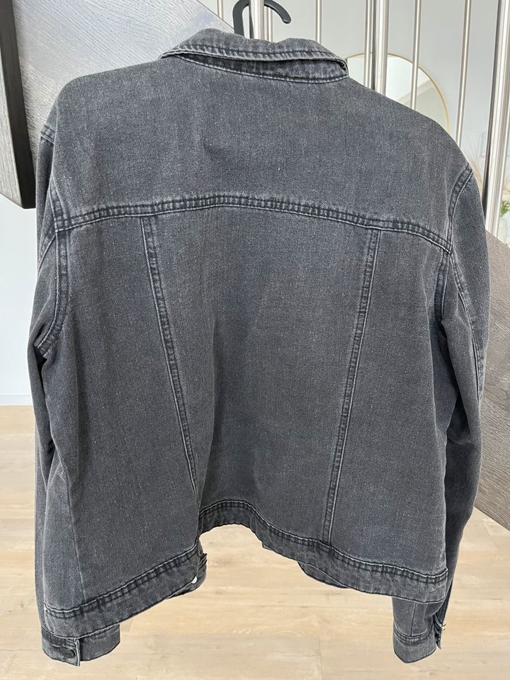 Jeansjacke in Grau in Gaildorf