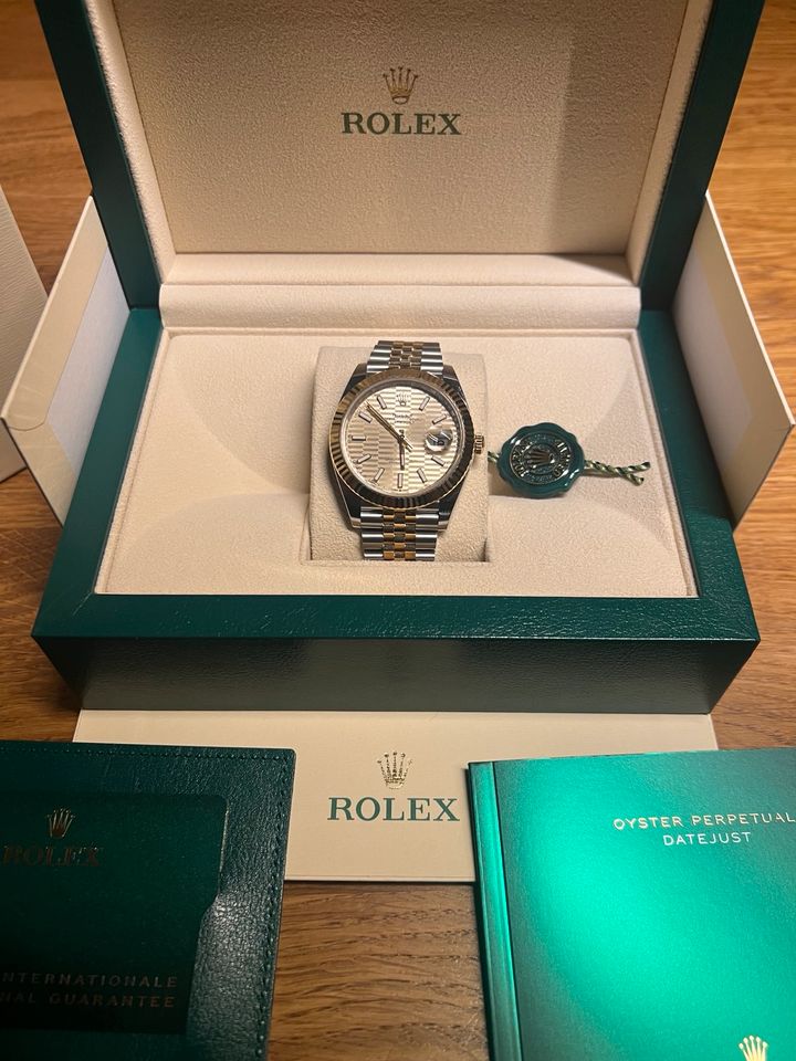 Rolex Datejust 41mm Neu (126333) Jubilee Champagner Fluted in Tübingen