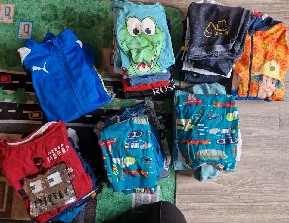 Jungen Klamotten Paket 30Tl. in Jesteburg