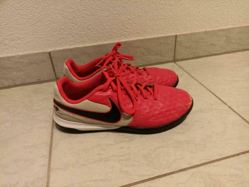 Schuhe Nike Gr. 38,5 in Oberthulba