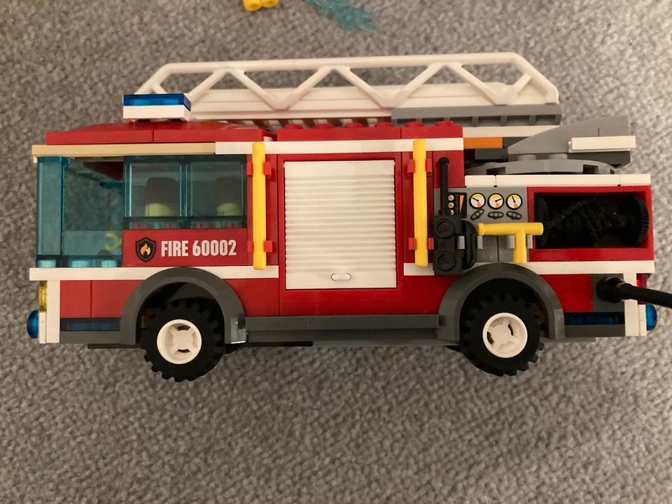 Lego City Drehleiter Fahrzeug Feuerwehr 60002 Einsatz OVP vollstä in Melsungen