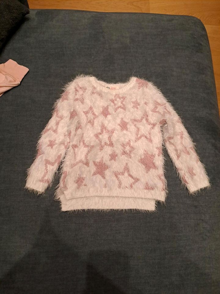 Mädchen Pullover v. H&M Gr. 98/104 in Poing