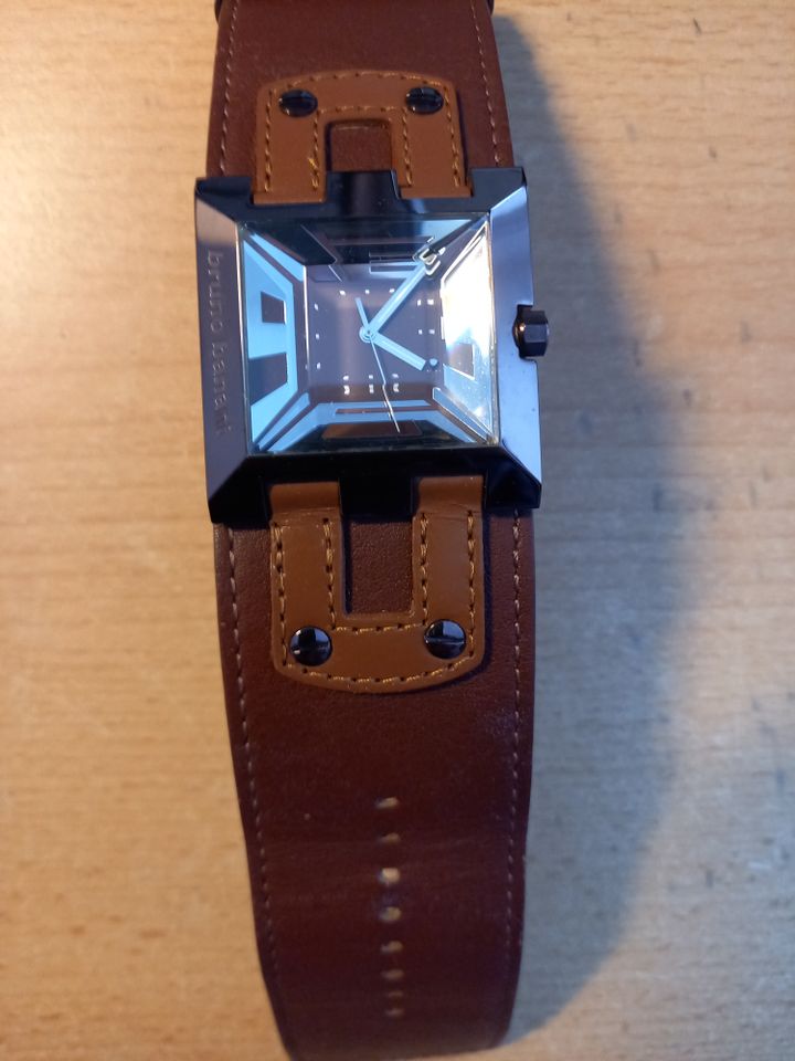 bruno banani Herrenarmbanduhr mit braunem Armband in Siegen