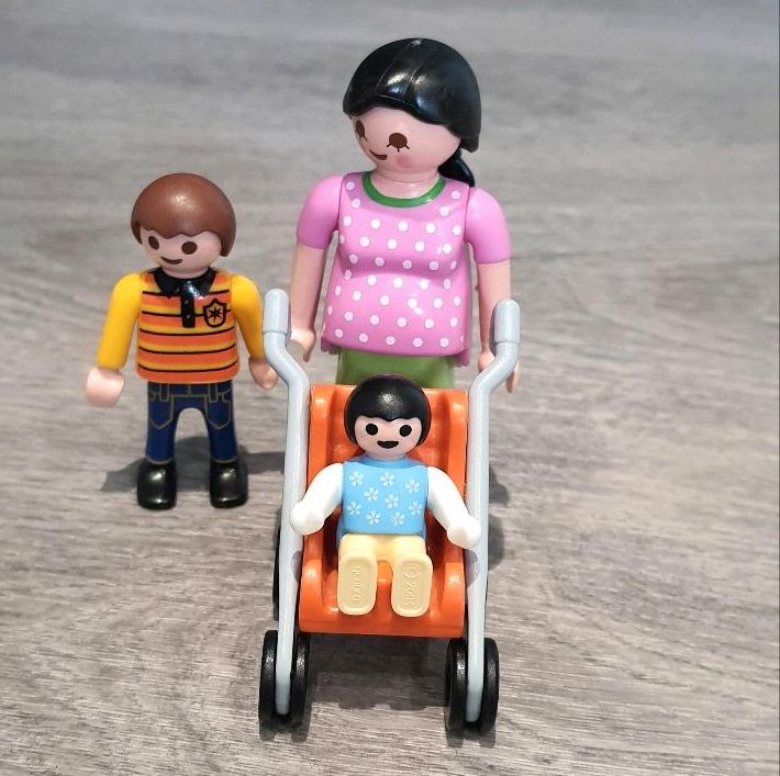 Playmobil 4782 Mama mit Kind 2 x vorhanden in Haiger