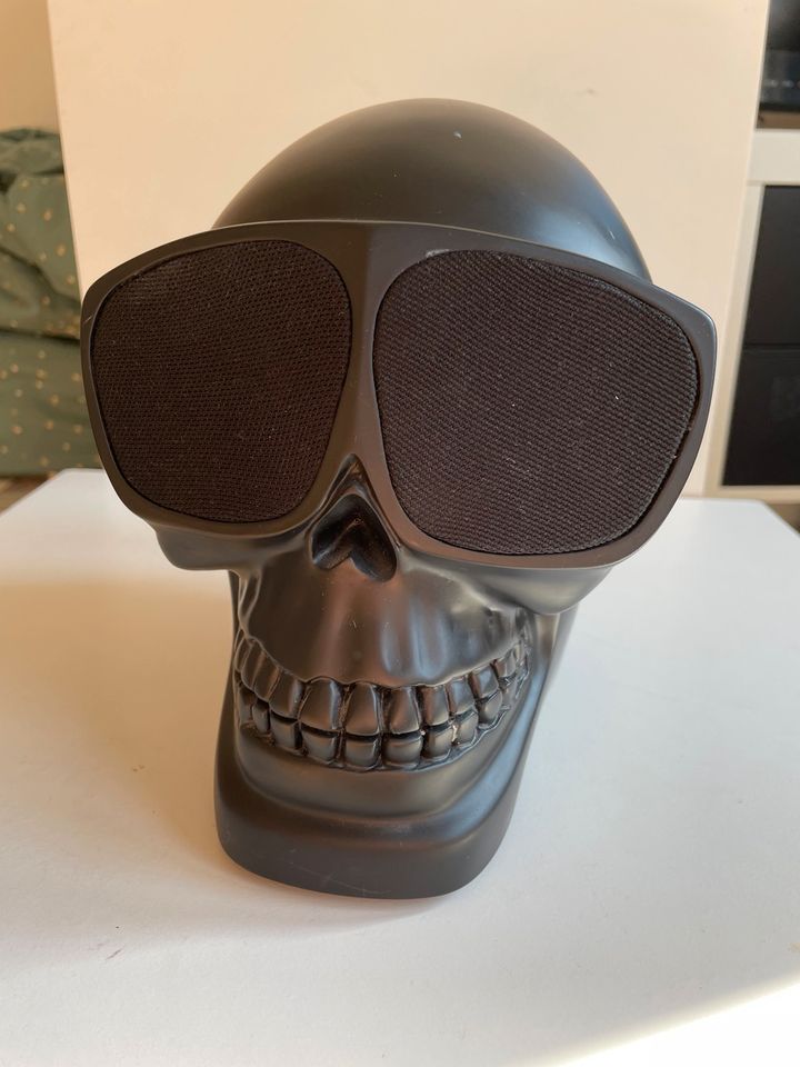 Cross Humanity Bluetooth Skull Speaker in Hannover