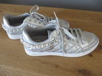 GUESS Sneaker Briann FLRNN2 Silberfarben Gr. 40 wie NEU Nordrhein-Westfalen - Grevenbroich Vorschau