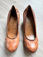 Tamaris Pumps Keilabsatz Leder braun Gr. 41 Nordrhein-Westfalen - Mechernich Vorschau