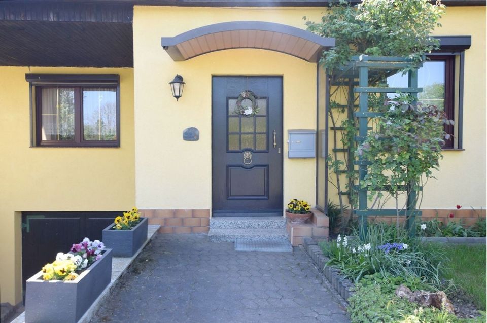 Sehr gepflegtes, schönes Einfamilienhaus in ruhiger Lage mit großem Garten, Keller + Garage... in Halberstadt