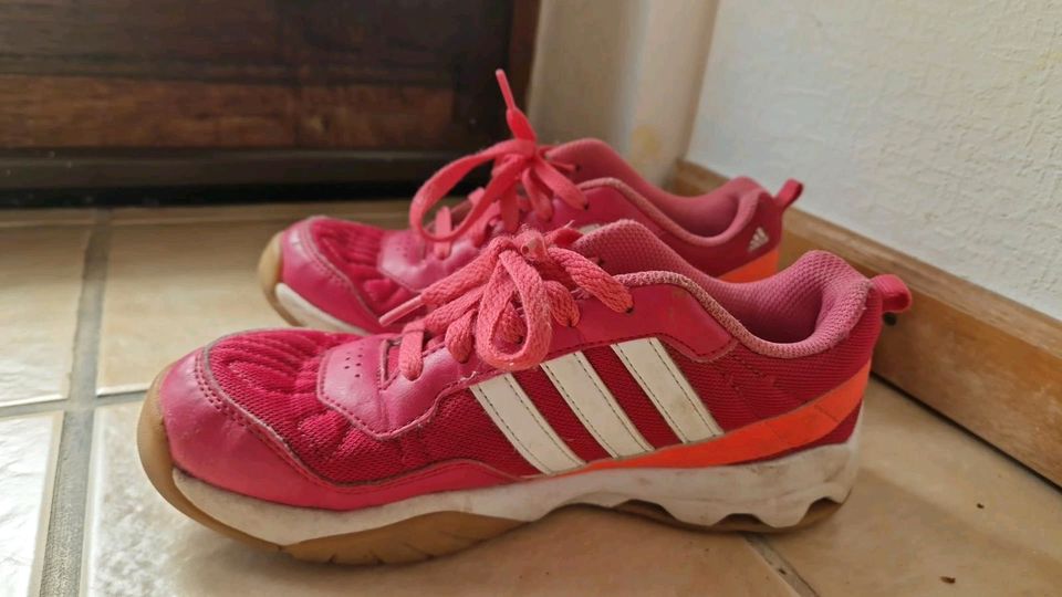 Kinder Turnschuhe Adidas in Heimbach