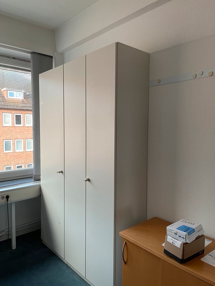 200 x  Rollcontainer / Bürostuhl / Schreibtisch / Büromöbel in Hamburg