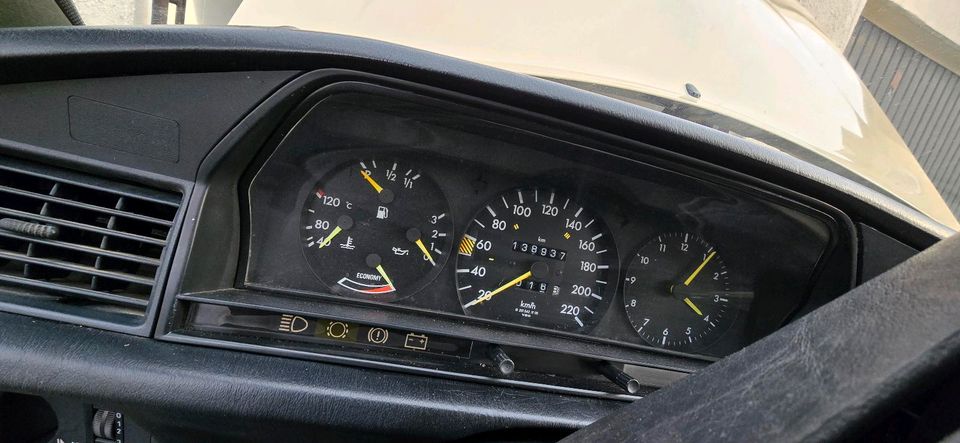 Mercedes 190 2.0 Automatik 1983 in Stuttgart