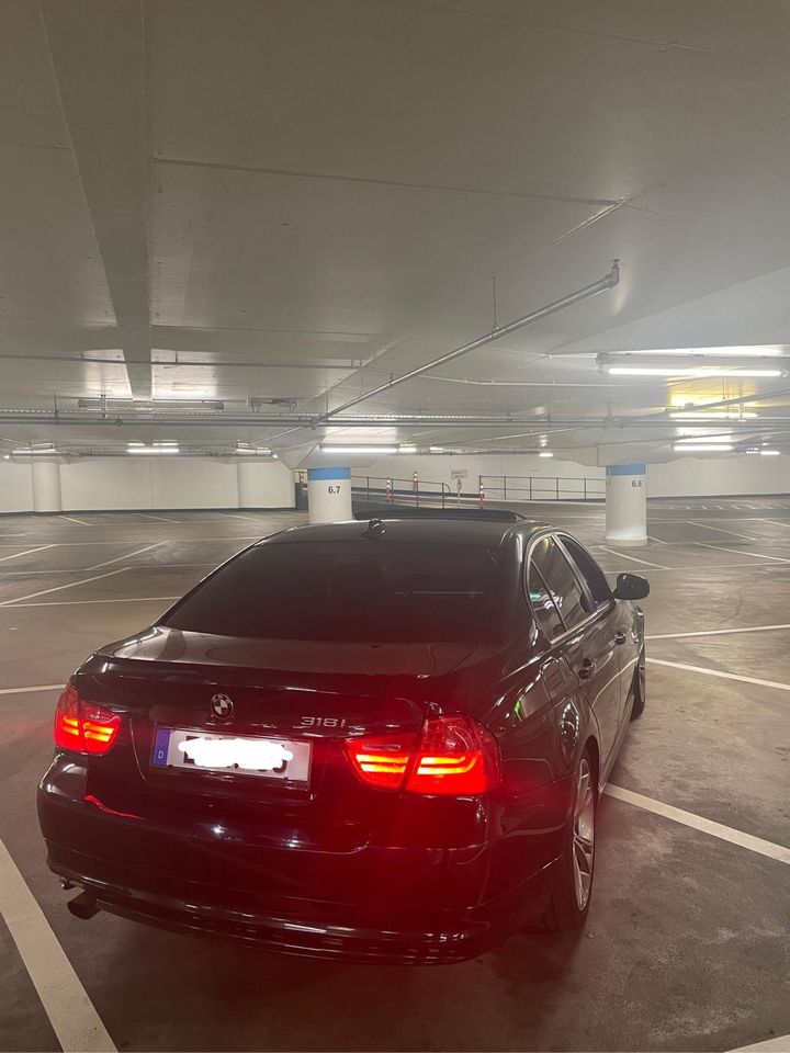 BMW 318 i E90 Lim. - Facelift - Automatik in Essen
