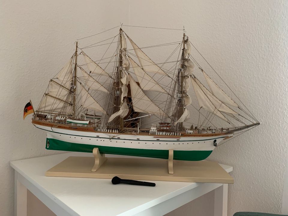 Gorch Fock Modellschiff, Holzbausatz, 100cm lang, 65cm hoch in Potsdam