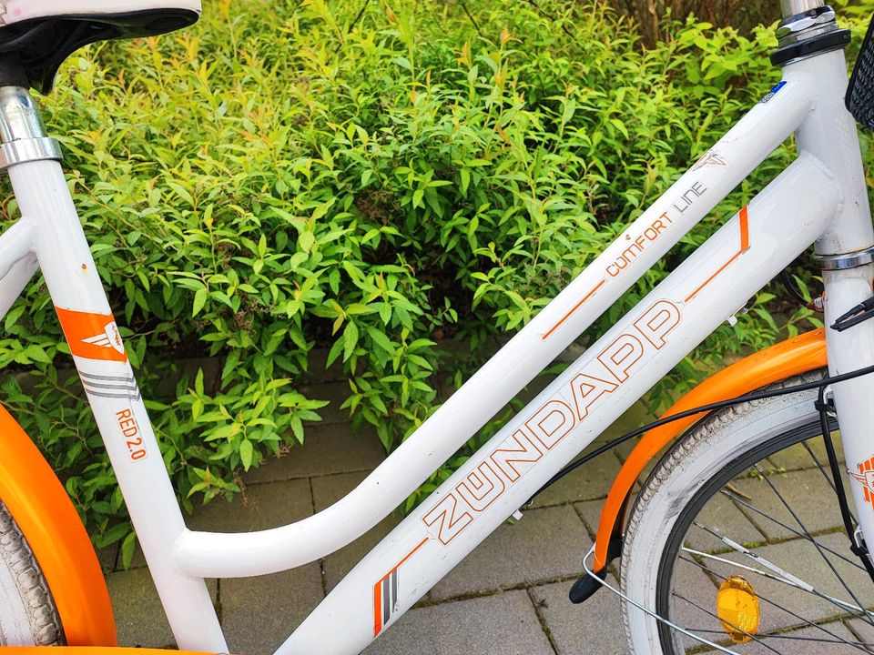 Damenfahrrad 26 Zoll in Weiß-Orange in Köln