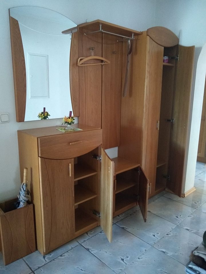 Garderobe aus Holz in Altusried