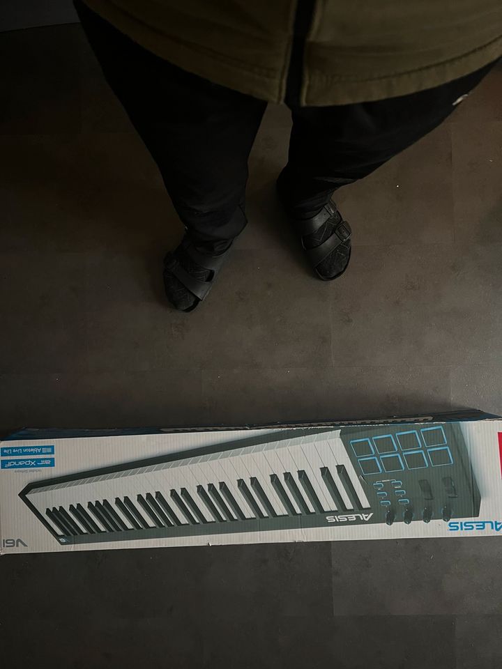 Alesis V61 Keyboard in Düsseldorf