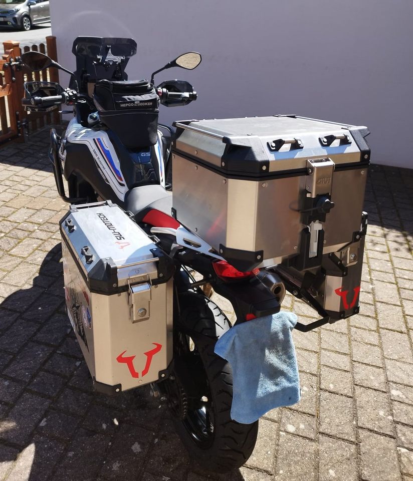 Motorrad Koffer + Topcase "Trekker Outback" von Givi in Berlin