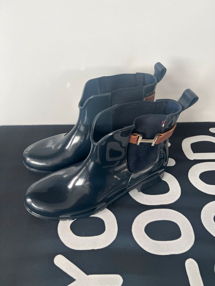 Tommy Hilfiger Schuhe Gummistiefel Gr. 41 in Niederneisen