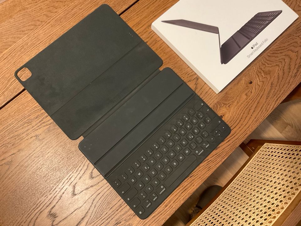 Apple iPad Pro 12.9 Smart Keyboard (Deutsch) Folio OVP in München