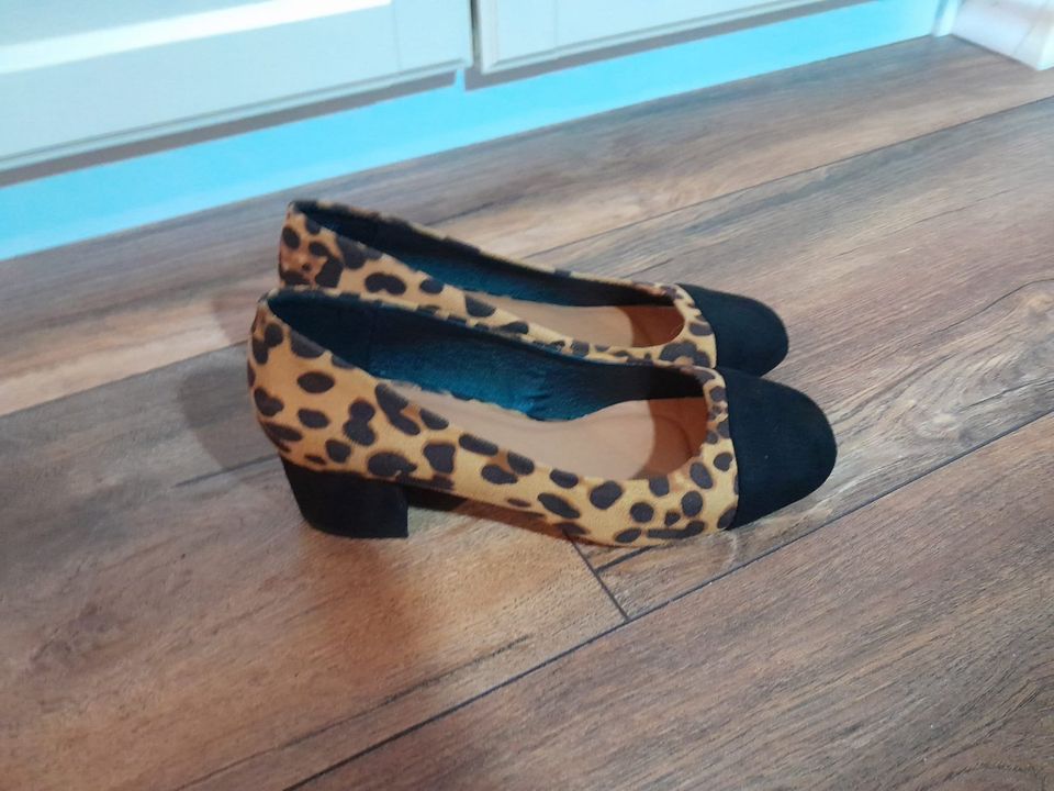 Pumps, schöne Schuhe Gr. 37, schwarz leopard wie neu in Straubing