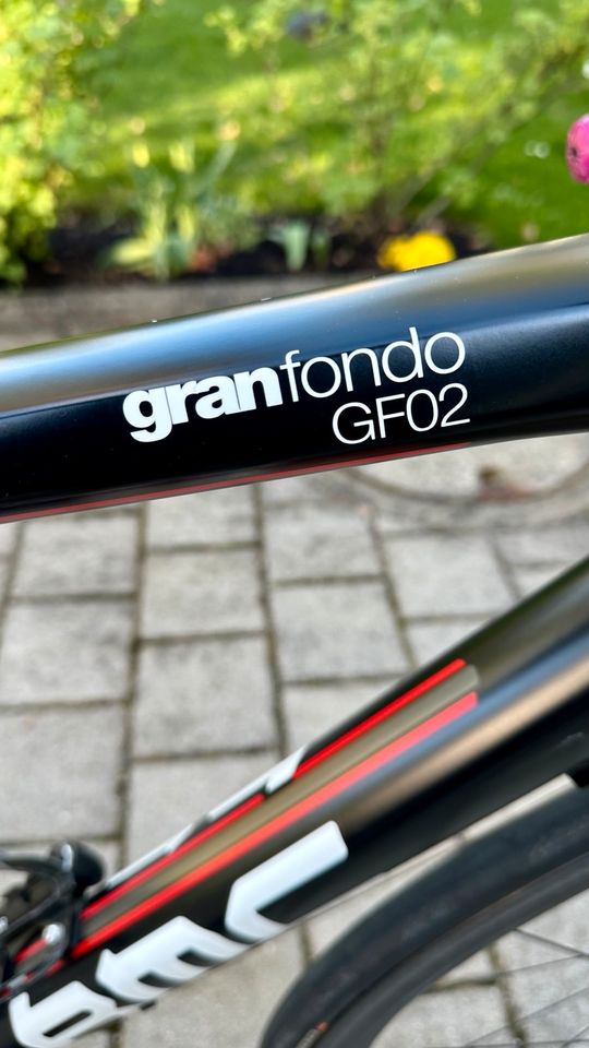 BMC GranFondo GF02 mit Carbon-Laufrädern in München