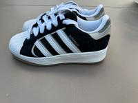 Adidas SUPERSTAR XLG TWIST W Sneaker Turnschuhe schwarz Gr.38 2/3 Bayern - Ebermannstadt Vorschau