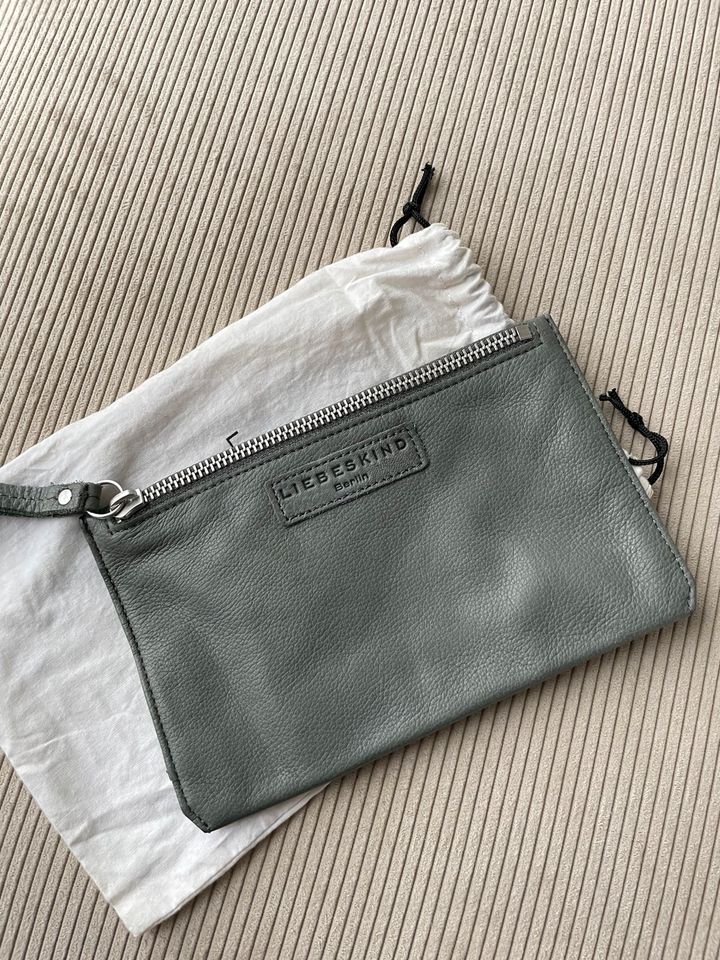 Liebeskind Echtleder Tasche Kosmetik Clutch NEU Khakigrün in Braunschweig