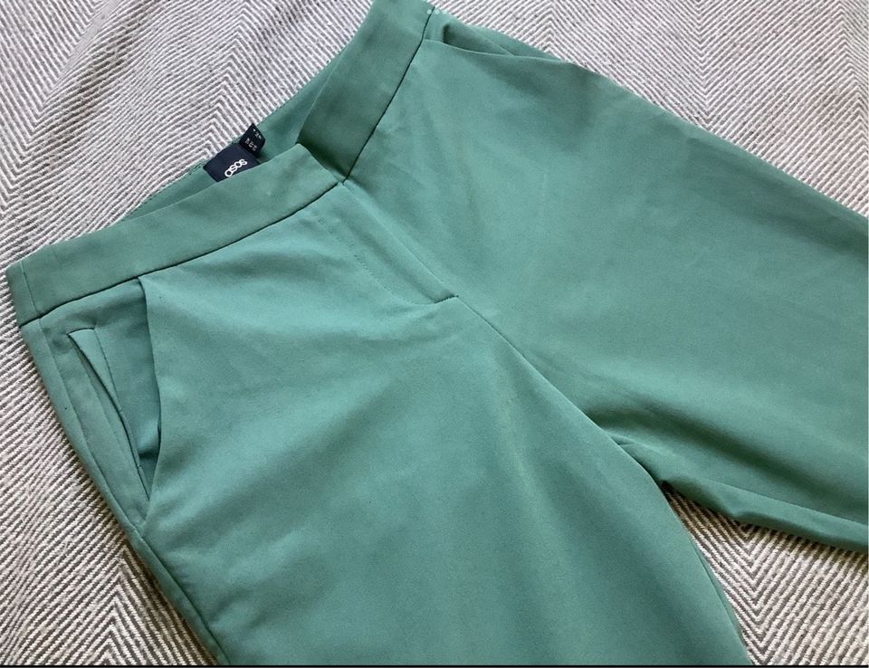 Asos High Waist Stoffhose Anzughose cigarette pants Basic bunt 34 in Leipzig